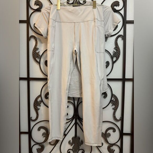 Light Gray Short Sleeve Top and Pants Workout Gym Exercise Set Small Top M Pants - Picture 2 of 2